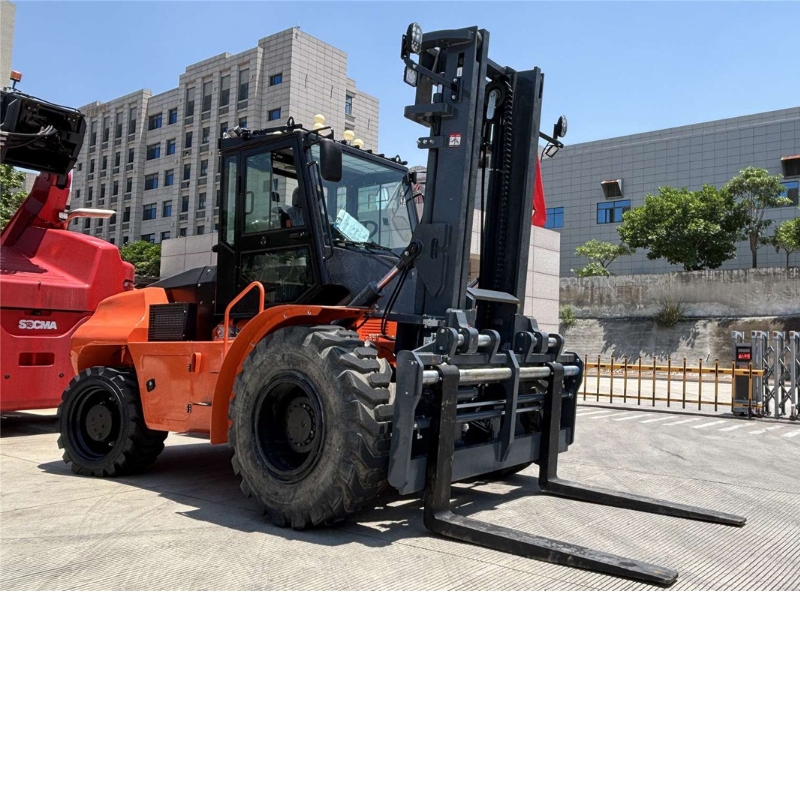 Carretilla elevadora todoterreno SOCMA 8 toneladas