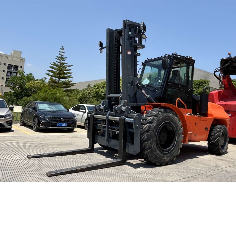 Carretilla elevadora todoterreno SOCMA 8 toneladas